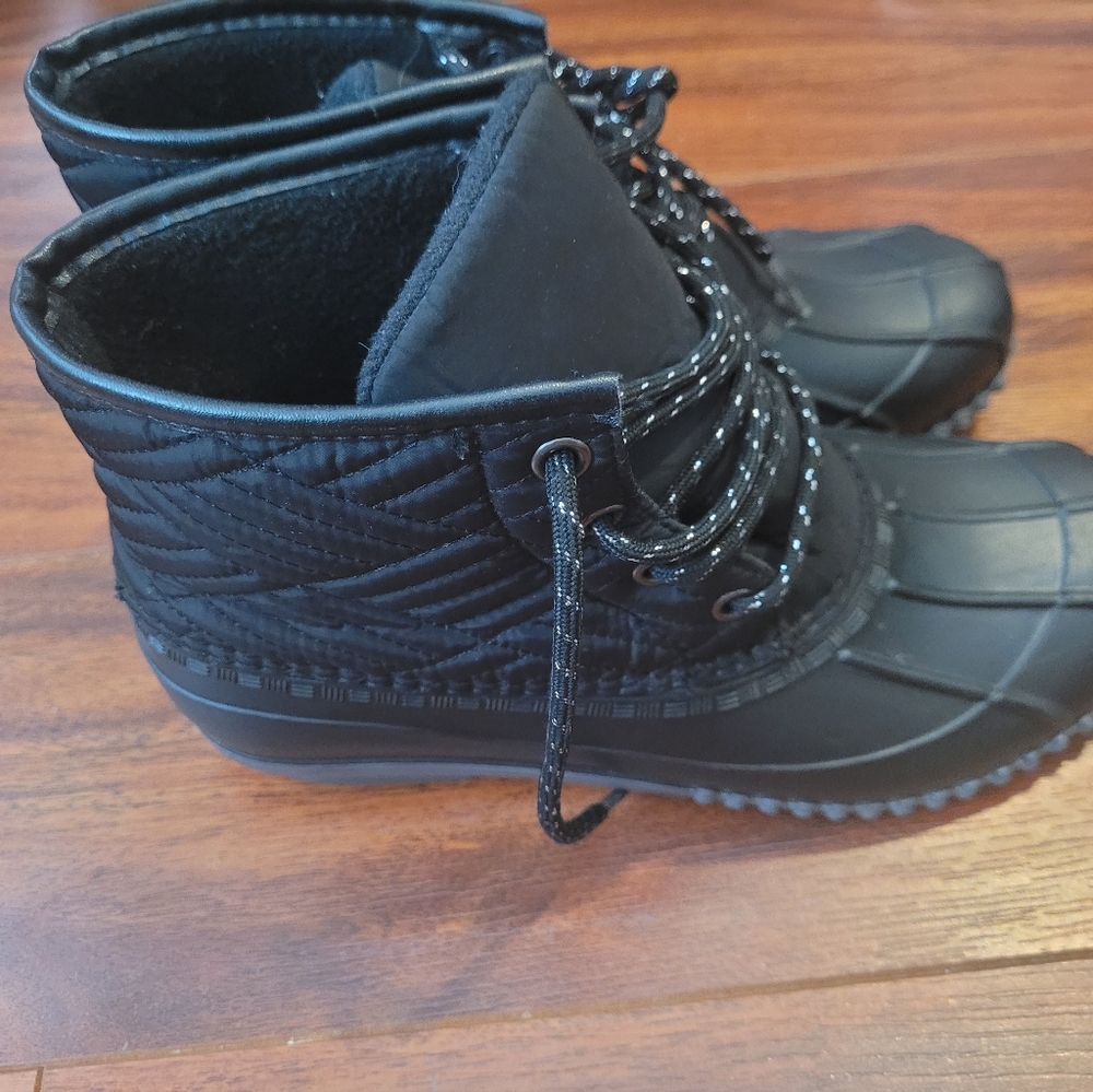 Magellan sz 7 duck boots